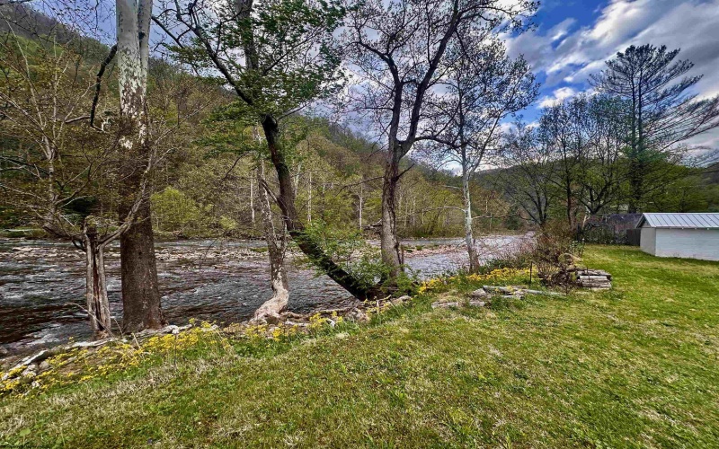 301 Elk River Road, Webster Springs, West Virginia 26288, 3 Bedrooms Bedrooms, 5 Rooms Rooms,1 BathroomBathrooms,Single Family Detached,For Sale,Elk River,10164456