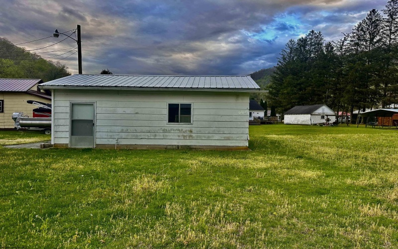 301 Elk River Road, Webster Springs, West Virginia 26288, 3 Bedrooms Bedrooms, 5 Rooms Rooms,1 BathroomBathrooms,Single Family Detached,For Sale,Elk River,10164456