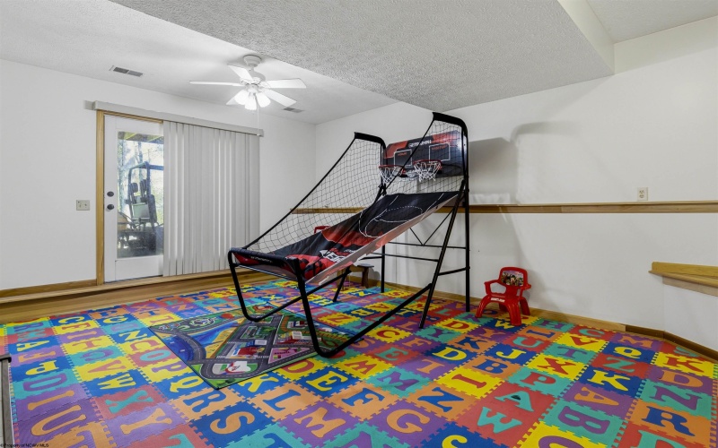 99 Summit Court, Bruceton Mills, West Virginia 26525, 3 Bedrooms Bedrooms, 8 Rooms Rooms,3 BathroomsBathrooms,Single Family Detached,For Sale,Summit,10164462