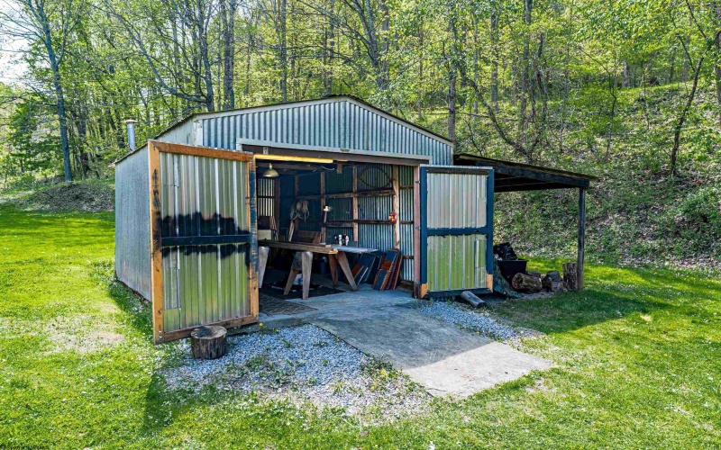 134 Levels Road, Fairmont, West Virginia 26554-0000, 2 Bedrooms Bedrooms, 5 Rooms Rooms,1 BathroomBathrooms,Single Family Detached,For Sale,Levels,10164461