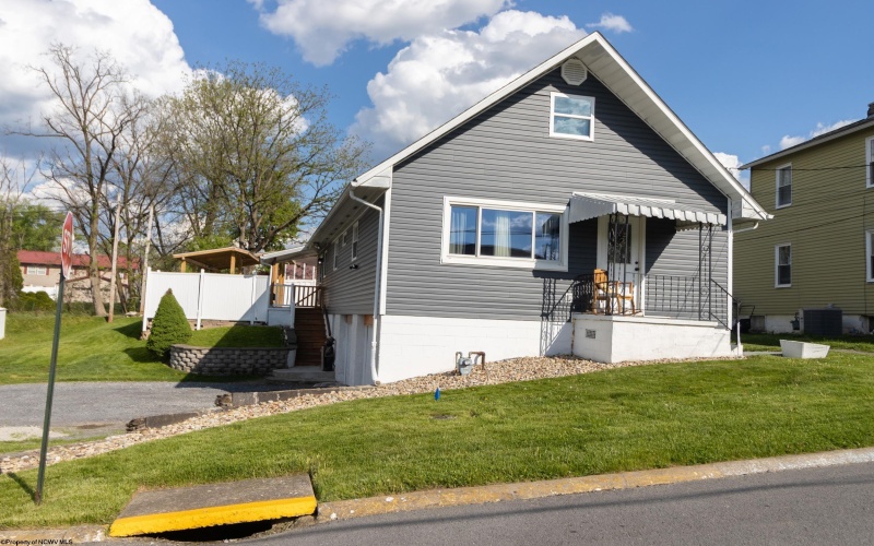 536 Herman Avenue, Star City, West Virginia 26505, 3 Bedrooms Bedrooms, 5 Rooms Rooms,2 BathroomsBathrooms,Single Family Detached,For Sale,Herman,10164460