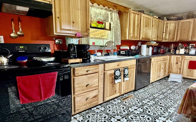 8613 Georgetown Road, Roanoke, West Virginia 26447, 5 Bedrooms Bedrooms, 9 Rooms Rooms,3 BathroomsBathrooms,Single Family Detached,For Sale,Georgetown,10164465