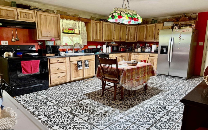 8613 Georgetown Road, Roanoke, West Virginia 26447, 5 Bedrooms Bedrooms, 9 Rooms Rooms,3 BathroomsBathrooms,Single Family Detached,For Sale,Georgetown,10164465