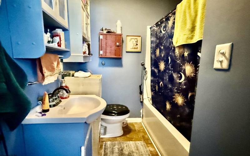 8613 Georgetown Road, Roanoke, West Virginia 26447, 5 Bedrooms Bedrooms, 9 Rooms Rooms,3 BathroomsBathrooms,Single Family Detached,For Sale,Georgetown,10164465