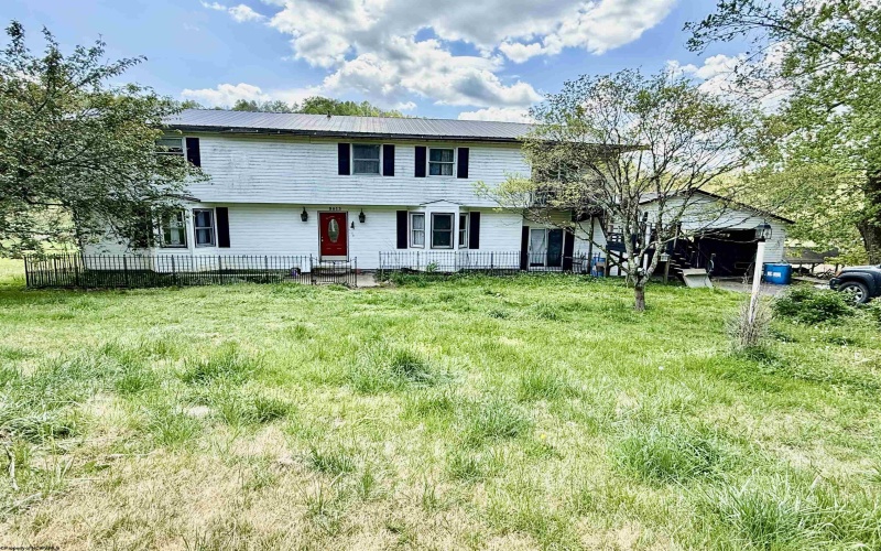 8613 Georgetown Road, Roanoke, West Virginia 26447, 5 Bedrooms Bedrooms, 9 Rooms Rooms,3 BathroomsBathrooms,Single Family Detached,For Sale,Georgetown,10164465