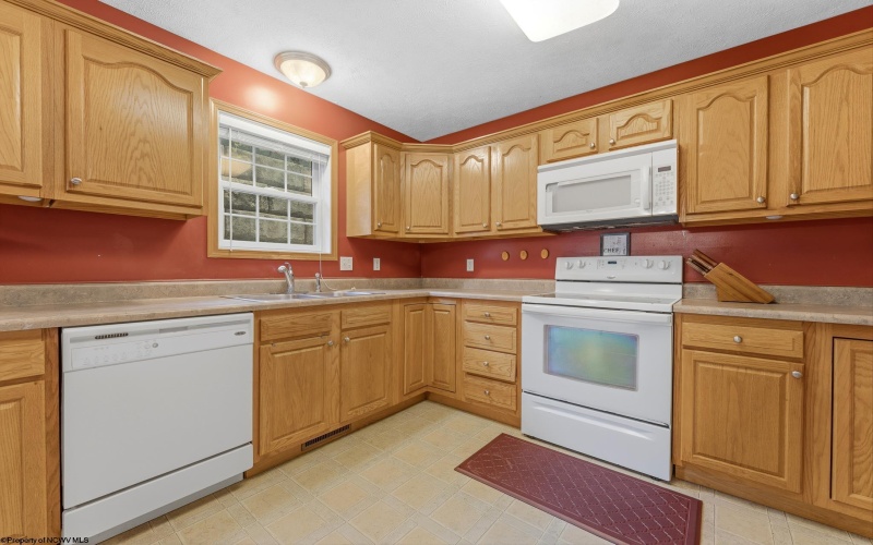 840 Quadrilla Street, Morgantown, West Virginia 26505, 3 Bedrooms Bedrooms, 6 Rooms Rooms,2 BathroomsBathrooms,Single Family Attached,For Sale,Quadrilla,10164464