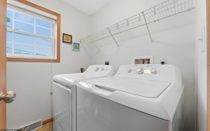 840 Quadrilla Street, Morgantown, West Virginia 26505, 3 Bedrooms Bedrooms, 6 Rooms Rooms,2 BathroomsBathrooms,Single Family Attached,For Sale,Quadrilla,10164464