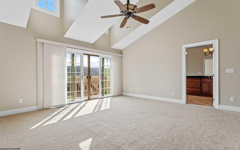 33 Waterside Drive, Morgantown, West Virginia 26508, 3 Bedrooms Bedrooms, 6 Rooms Rooms,2 BathroomsBathrooms,Single Family Attached,For Sale,Waterside,10164495