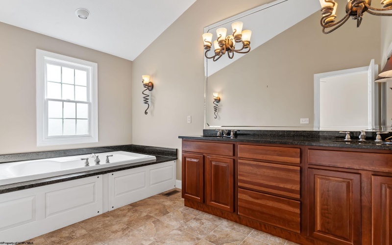 33 Waterside Drive, Morgantown, West Virginia 26508, 3 Bedrooms Bedrooms, 6 Rooms Rooms,2 BathroomsBathrooms,Single Family Attached,For Sale,Waterside,10164495