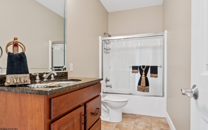 33 Waterside Drive, Morgantown, West Virginia 26508, 3 Bedrooms Bedrooms, 6 Rooms Rooms,2 BathroomsBathrooms,Single Family Attached,For Sale,Waterside,10164495