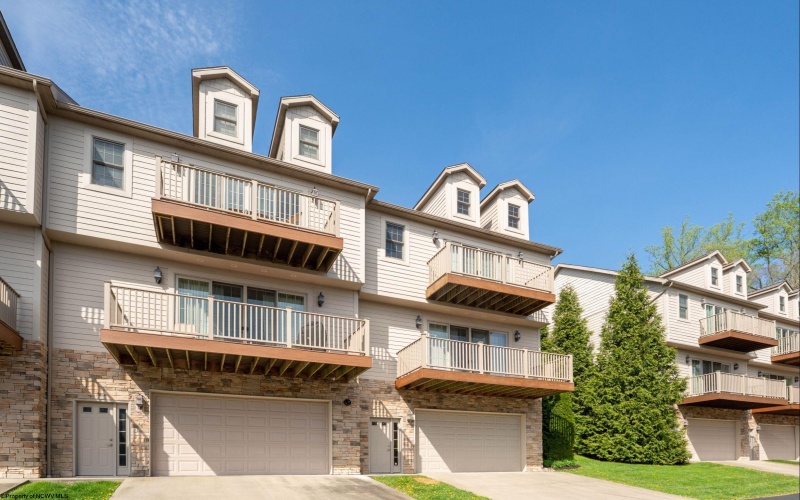 33 Waterside Drive, Morgantown, West Virginia 26508, 3 Bedrooms Bedrooms, 6 Rooms Rooms,2 BathroomsBathrooms,Single Family Attached,For Sale,Waterside,10164495