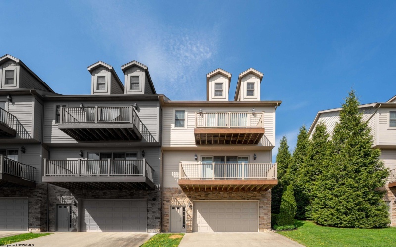 33 Waterside Drive, Morgantown, West Virginia 26508, 3 Bedrooms Bedrooms, 6 Rooms Rooms,2 BathroomsBathrooms,Single Family Attached,For Sale,Waterside,10164495