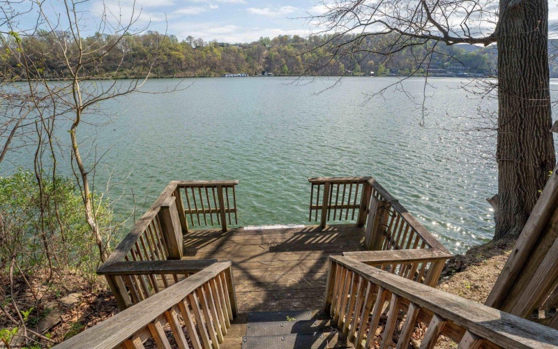 33 Waterside Drive, Morgantown, West Virginia 26508, 3 Bedrooms Bedrooms, 6 Rooms Rooms,2 BathroomsBathrooms,Single Family Attached,For Sale,Waterside,10164495