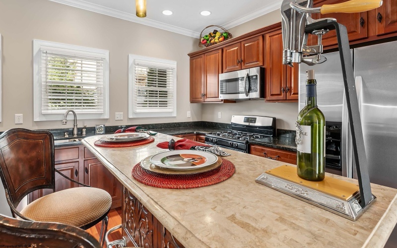 33 Waterside Drive, Morgantown, West Virginia 26508, 3 Bedrooms Bedrooms, 6 Rooms Rooms,2 BathroomsBathrooms,Single Family Attached,For Sale,Waterside,10164495