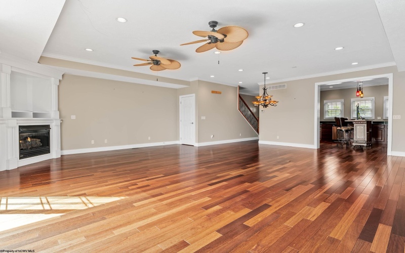 33 Waterside Drive, Morgantown, West Virginia 26508, 3 Bedrooms Bedrooms, 6 Rooms Rooms,2 BathroomsBathrooms,Single Family Attached,For Sale,Waterside,10164495