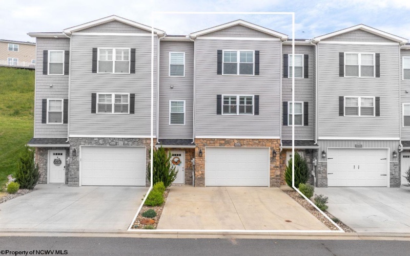 2052 Mountain Ash Lane, Morgantown, West Virginia 26501, 3 Bedrooms Bedrooms, 10 Rooms Rooms,3 BathroomsBathrooms,Residential Rentals,For Rent,Mountain Ash,10164485