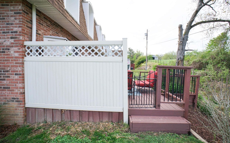 93 Pinewood Road, Clarksburg, West Virginia 26301, 3 Bedrooms Bedrooms, 6 Rooms Rooms,1 BathroomBathrooms,Single Family Attached,For Sale,Pinewood,10164479