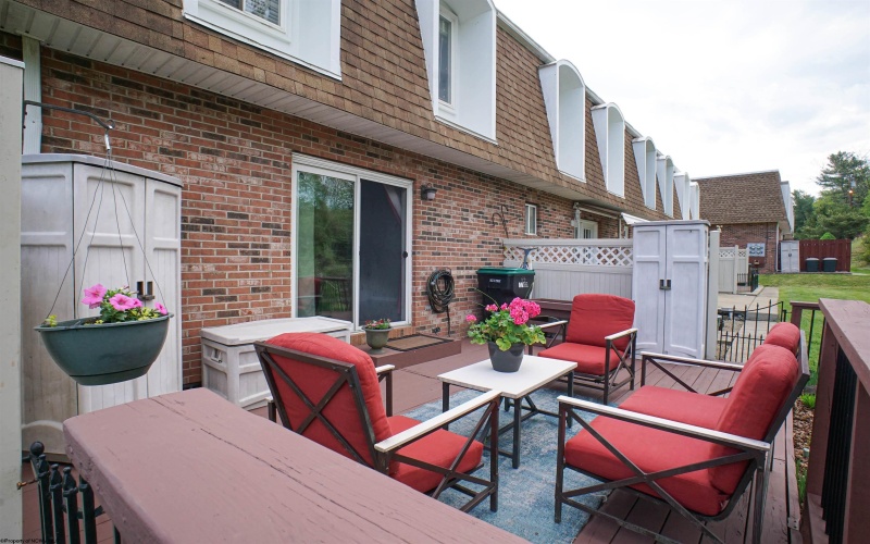 93 Pinewood Road, Clarksburg, West Virginia 26301, 3 Bedrooms Bedrooms, 6 Rooms Rooms,1 BathroomBathrooms,Single Family Attached,For Sale,Pinewood,10164479