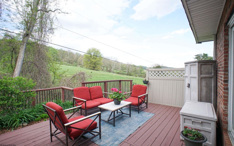 93 Pinewood Road, Clarksburg, West Virginia 26301, 3 Bedrooms Bedrooms, 6 Rooms Rooms,1 BathroomBathrooms,Single Family Attached,For Sale,Pinewood,10164479