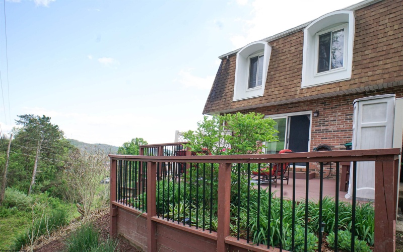 93 Pinewood Road, Clarksburg, West Virginia 26301, 3 Bedrooms Bedrooms, 6 Rooms Rooms,1 BathroomBathrooms,Single Family Attached,For Sale,Pinewood,10164479