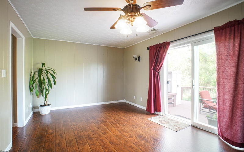 93 Pinewood Road, Clarksburg, West Virginia 26301, 3 Bedrooms Bedrooms, 6 Rooms Rooms,1 BathroomBathrooms,Single Family Attached,For Sale,Pinewood,10164479