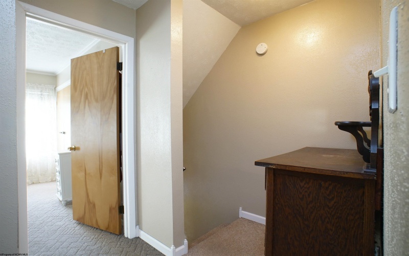 93 Pinewood Road, Clarksburg, West Virginia 26301, 3 Bedrooms Bedrooms, 6 Rooms Rooms,1 BathroomBathrooms,Single Family Attached,For Sale,Pinewood,10164479