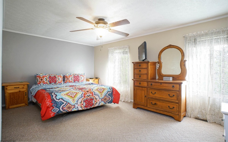 93 Pinewood Road, Clarksburg, West Virginia 26301, 3 Bedrooms Bedrooms, 6 Rooms Rooms,1 BathroomBathrooms,Single Family Attached,For Sale,Pinewood,10164479