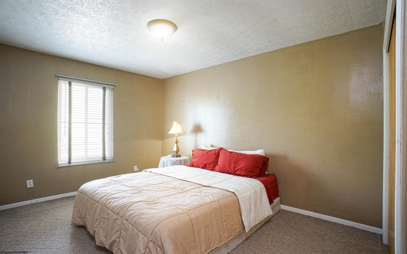 93 Pinewood Road, Clarksburg, West Virginia 26301, 3 Bedrooms Bedrooms, 6 Rooms Rooms,1 BathroomBathrooms,Single Family Attached,For Sale,Pinewood,10164479