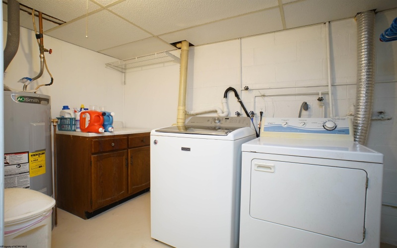 93 Pinewood Road, Clarksburg, West Virginia 26301, 3 Bedrooms Bedrooms, 6 Rooms Rooms,1 BathroomBathrooms,Single Family Attached,For Sale,Pinewood,10164479