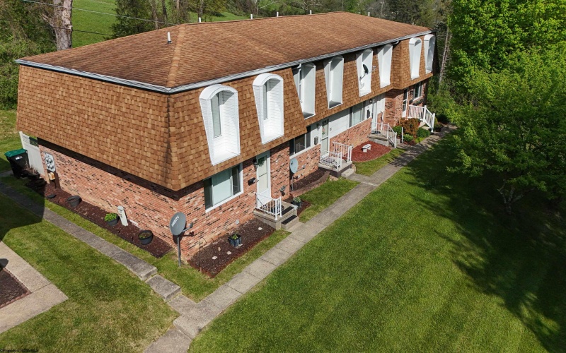 93 Pinewood Road, Clarksburg, West Virginia 26301, 3 Bedrooms Bedrooms, 6 Rooms Rooms,1 BathroomBathrooms,Single Family Attached,For Sale,Pinewood,10164479