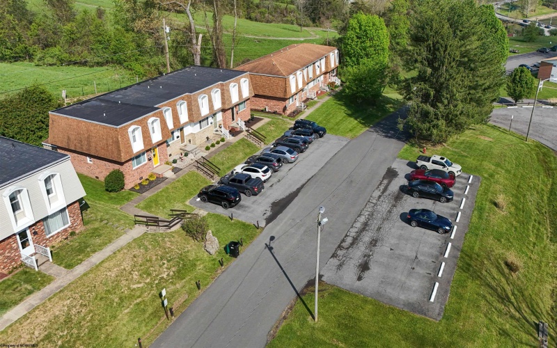 93 Pinewood Road, Clarksburg, West Virginia 26301, 3 Bedrooms Bedrooms, 6 Rooms Rooms,1 BathroomBathrooms,Single Family Attached,For Sale,Pinewood,10164479