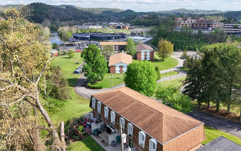 93 Pinewood Road, Clarksburg, West Virginia 26301, 3 Bedrooms Bedrooms, 6 Rooms Rooms,1 BathroomBathrooms,Single Family Attached,For Sale,Pinewood,10164479