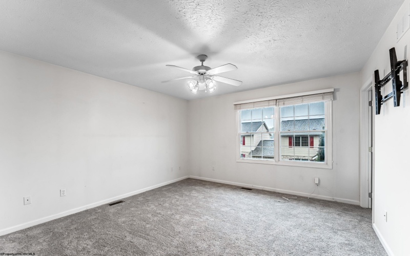 266 Donna Avenue, Morgantown, West Virginia 26505, 3 Bedrooms Bedrooms, 6 Rooms Rooms,2 BathroomsBathrooms,Single Family Attached,For Sale,Donna,10164489