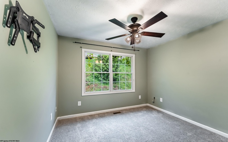 266 Donna Avenue, Morgantown, West Virginia 26505, 3 Bedrooms Bedrooms, 6 Rooms Rooms,2 BathroomsBathrooms,Single Family Attached,For Sale,Donna,10164489