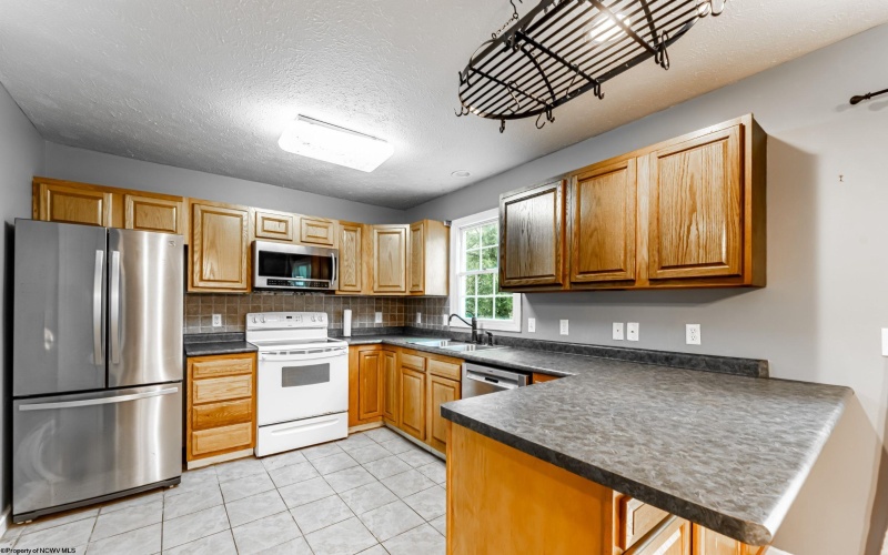 266 Donna Avenue, Morgantown, West Virginia 26505, 3 Bedrooms Bedrooms, 6 Rooms Rooms,2 BathroomsBathrooms,Single Family Attached,For Sale,Donna,10164489
