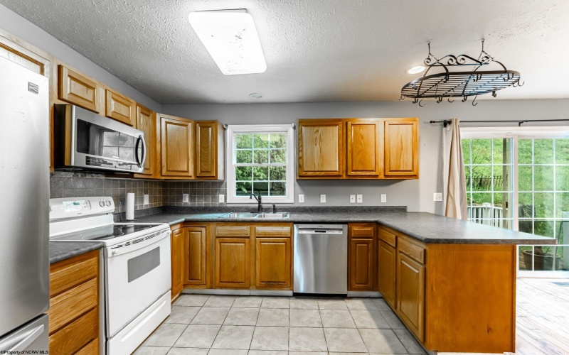 266 Donna Avenue, Morgantown, West Virginia 26505, 3 Bedrooms Bedrooms, 6 Rooms Rooms,2 BathroomsBathrooms,Single Family Attached,For Sale,Donna,10164489
