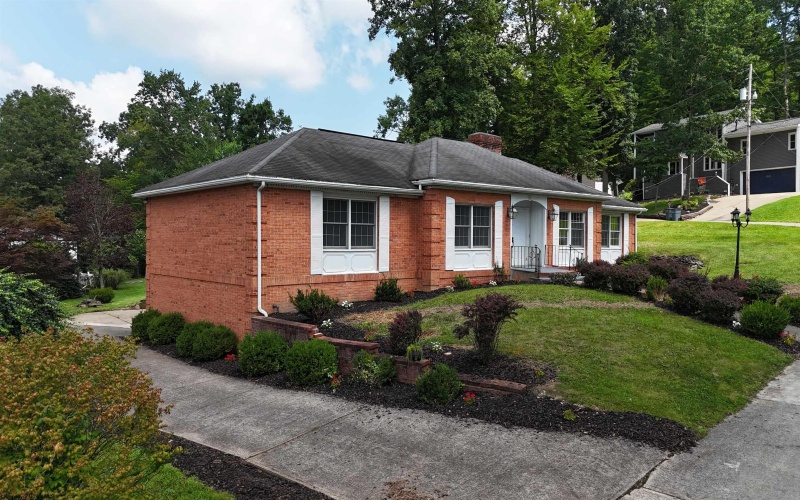 33 Elephant Walk, Fairmont, West Virginia 26554, 5 Bedrooms Bedrooms, 9 Rooms Rooms,4 BathroomsBathrooms,Single Family Detached,For Sale,Elephant,10160767