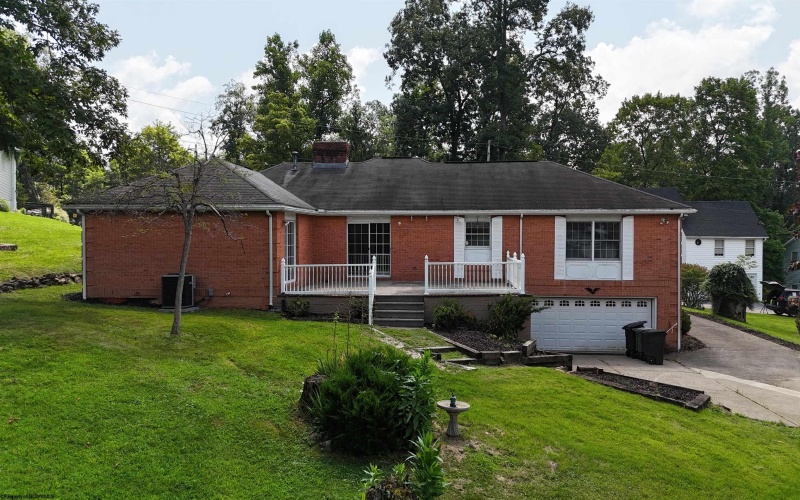 33 Elephant Walk, Fairmont, West Virginia 26554, 5 Bedrooms Bedrooms, 9 Rooms Rooms,4 BathroomsBathrooms,Single Family Detached,For Sale,Elephant,10160767