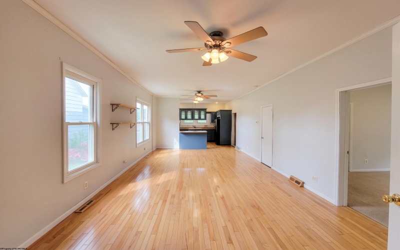 410 Haymond Highway, Clarksburg, West Virginia 26301-3864, 3 Bedrooms Bedrooms, 7 Rooms Rooms,2 BathroomsBathrooms,Single Family Detached,For Sale,Haymond,10164496