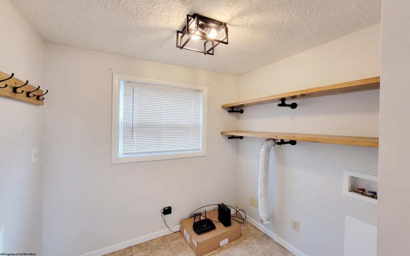 410 Haymond Highway, Clarksburg, West Virginia 26301-3864, 3 Bedrooms Bedrooms, 7 Rooms Rooms,2 BathroomsBathrooms,Single Family Detached,For Sale,Haymond,10164496