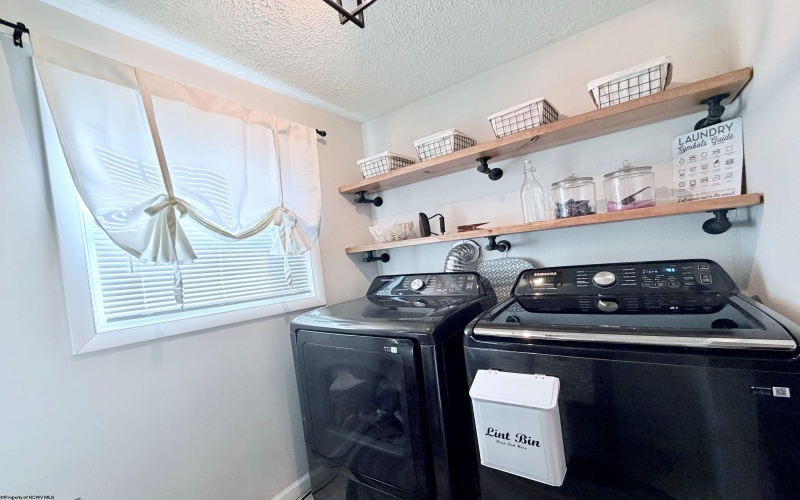 410 Haymond Highway, Clarksburg, West Virginia 26301-3864, 3 Bedrooms Bedrooms, 7 Rooms Rooms,2 BathroomsBathrooms,Single Family Detached,For Sale,Haymond,10164496