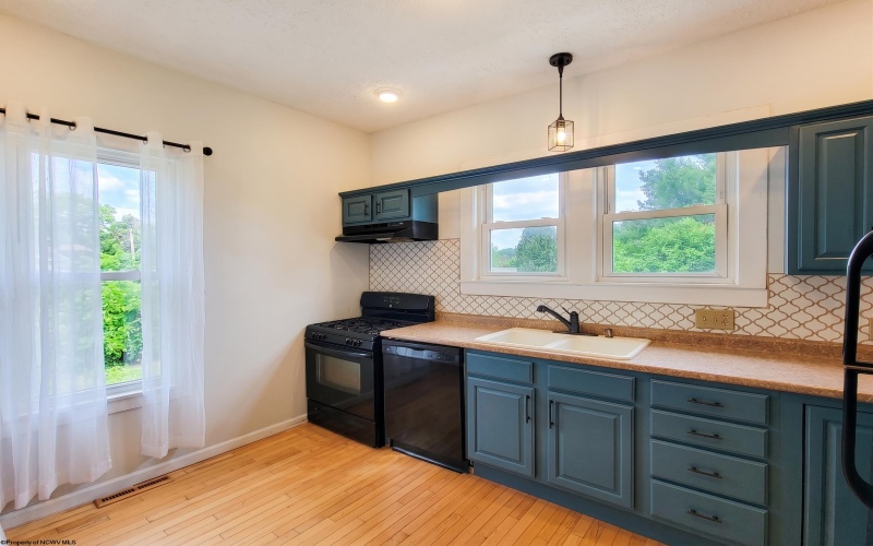 410 Haymond Highway, Clarksburg, West Virginia 26301-3864, 3 Bedrooms Bedrooms, 7 Rooms Rooms,2 BathroomsBathrooms,Single Family Detached,For Sale,Haymond,10164496