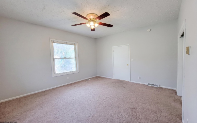 410 Haymond Highway, Clarksburg, West Virginia 26301-3864, 3 Bedrooms Bedrooms, 7 Rooms Rooms,2 BathroomsBathrooms,Single Family Detached,For Sale,Haymond,10164496