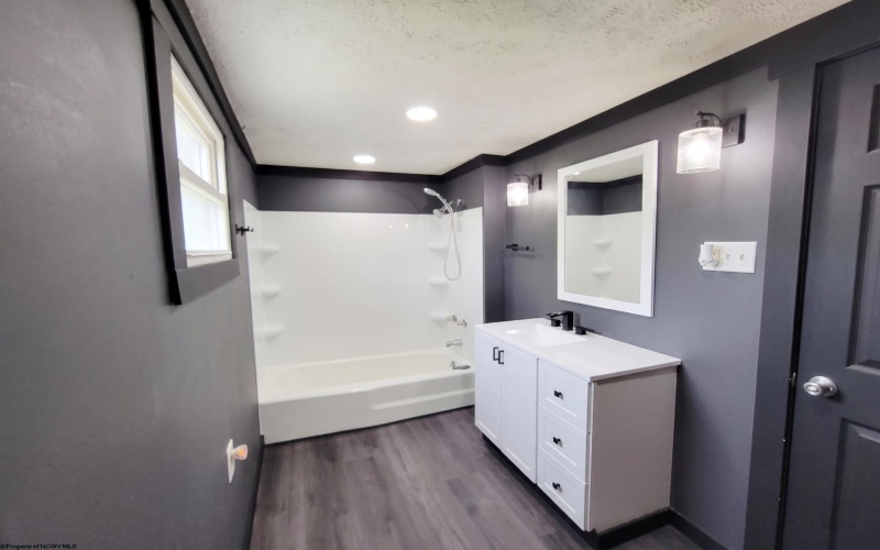 410 Haymond Highway, Clarksburg, West Virginia 26301-3864, 3 Bedrooms Bedrooms, 7 Rooms Rooms,2 BathroomsBathrooms,Single Family Detached,For Sale,Haymond,10164496