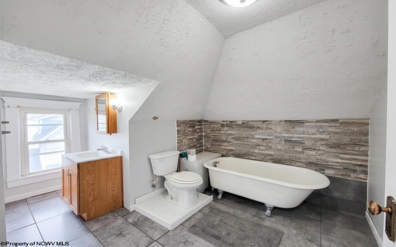 410 Haymond Highway, Clarksburg, West Virginia 26301-3864, 3 Bedrooms Bedrooms, 7 Rooms Rooms,2 BathroomsBathrooms,Single Family Detached,For Sale,Haymond,10164496