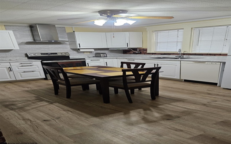 741 Mulberry Avenue, Clarksburg, West Virginia 26301, 4 Bedrooms Bedrooms, 10 Rooms Rooms,2 BathroomsBathrooms,Single Family Detached,For Sale,Mulberry,10164493