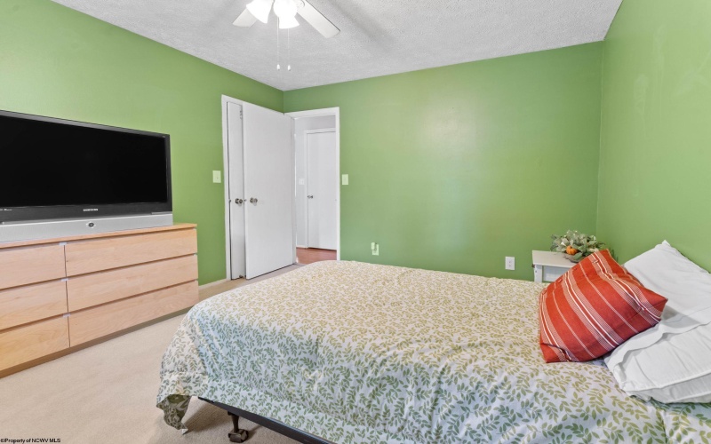 813 Cottonwood Street, Morgantown, West Virginia 26505, 3 Bedrooms Bedrooms, 6 Rooms Rooms,3 BathroomsBathrooms,Single Family Detached,For Sale,Cottonwood,10164500