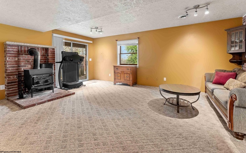 813 Cottonwood Street, Morgantown, West Virginia 26505, 3 Bedrooms Bedrooms, 6 Rooms Rooms,3 BathroomsBathrooms,Single Family Detached,For Sale,Cottonwood,10164500