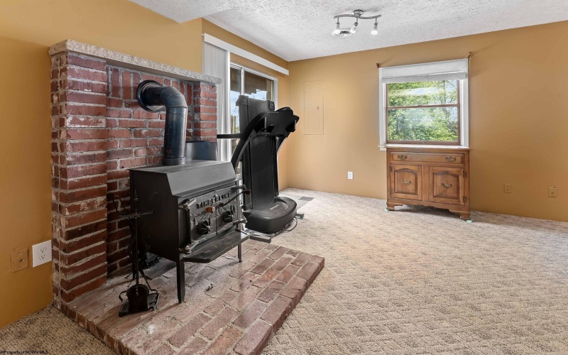 813 Cottonwood Street, Morgantown, West Virginia 26505, 3 Bedrooms Bedrooms, 6 Rooms Rooms,3 BathroomsBathrooms,Single Family Detached,For Sale,Cottonwood,10164500