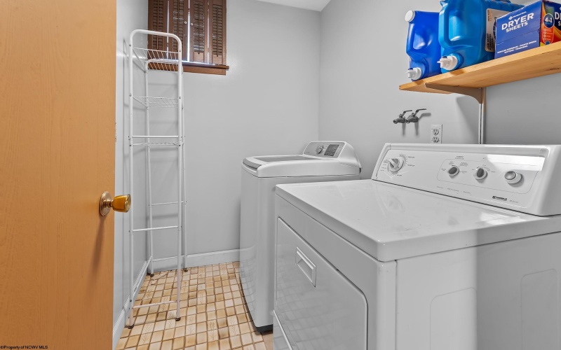 813 Cottonwood Street, Morgantown, West Virginia 26505, 3 Bedrooms Bedrooms, 6 Rooms Rooms,3 BathroomsBathrooms,Single Family Detached,For Sale,Cottonwood,10164500